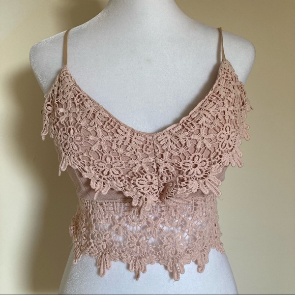 Windsor Tops - Windsor Blush Lace Crop Top size Small